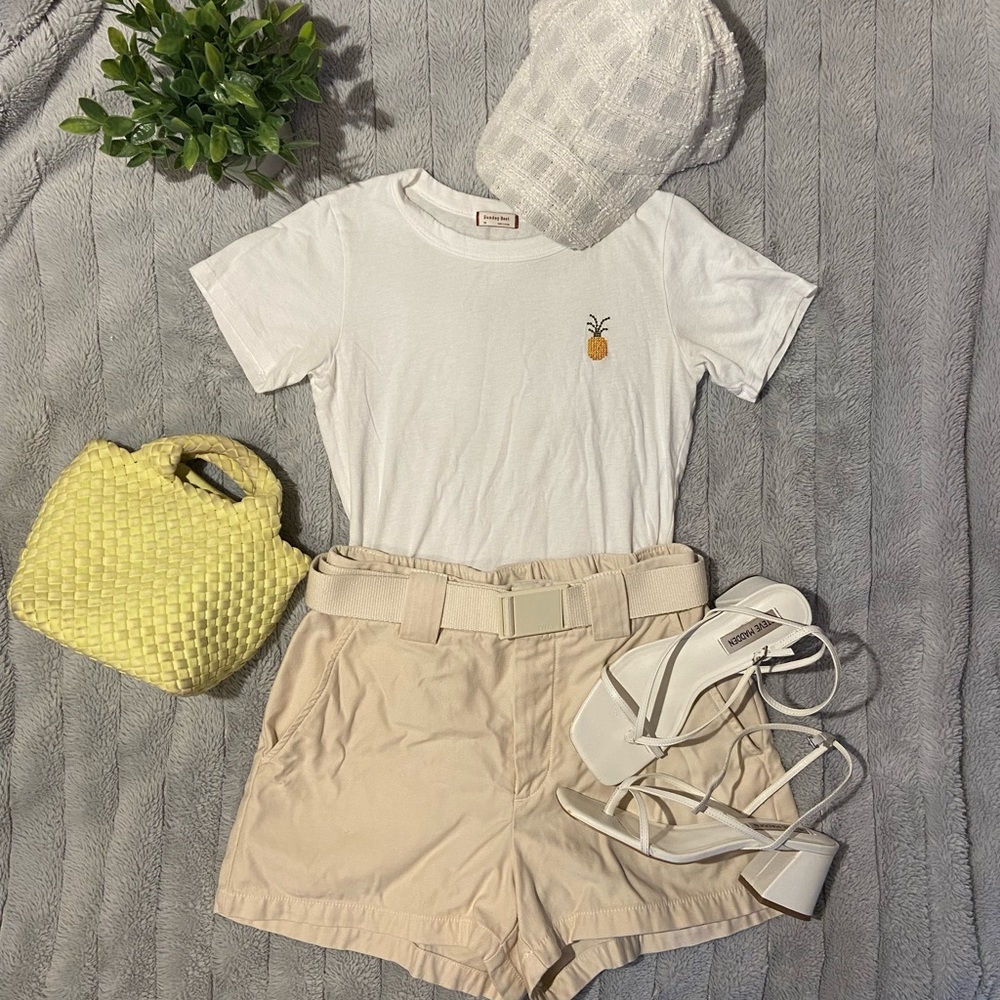 Sunday Best Cute Pinneapple Tee 🍍